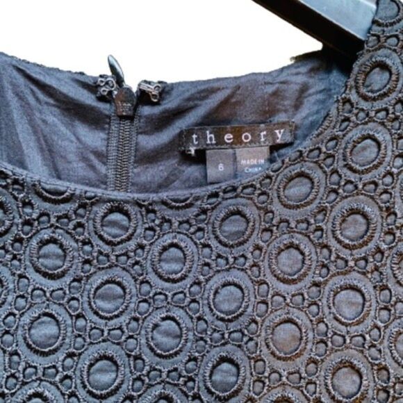 THEORY Women's Gwideen Eyelet Sleeveless Sheath Little Black Cocktail Dress Sz-6 - Picture 6 of 6